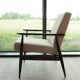 Fauteuil scandinave classique en velours côtelé beige, bois de noyer