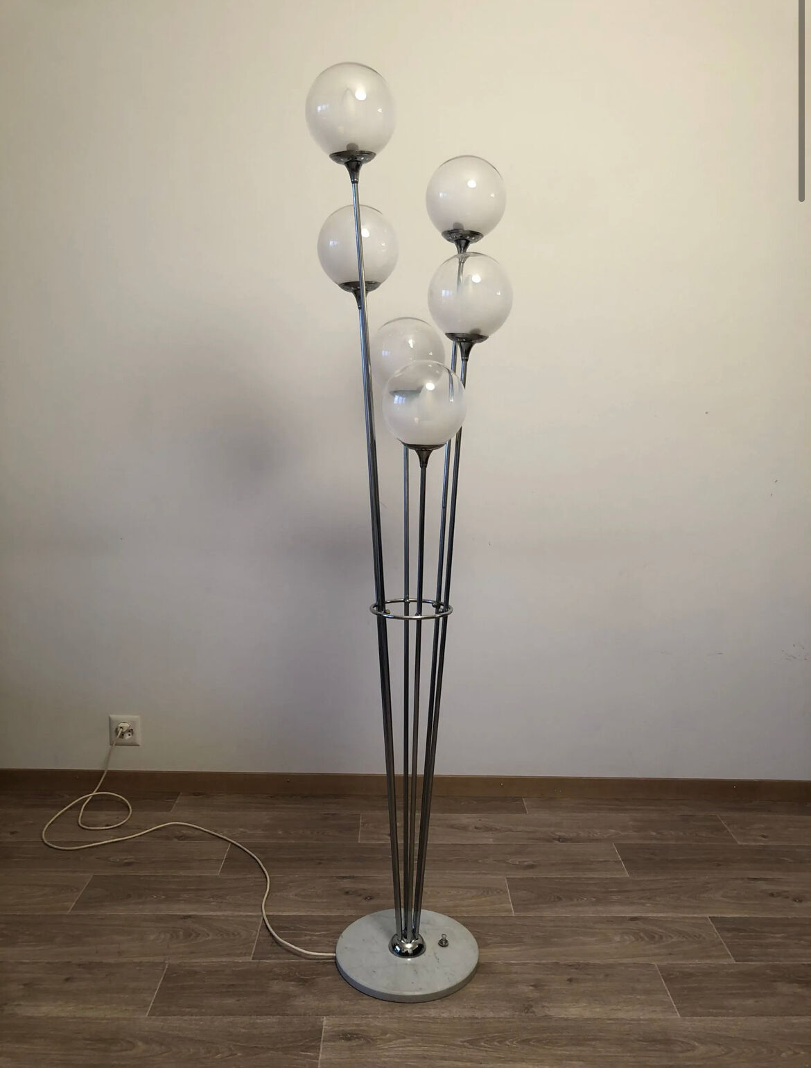 Floor lamp
