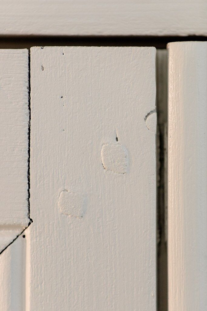 Vintage wooden dresser - linen colors