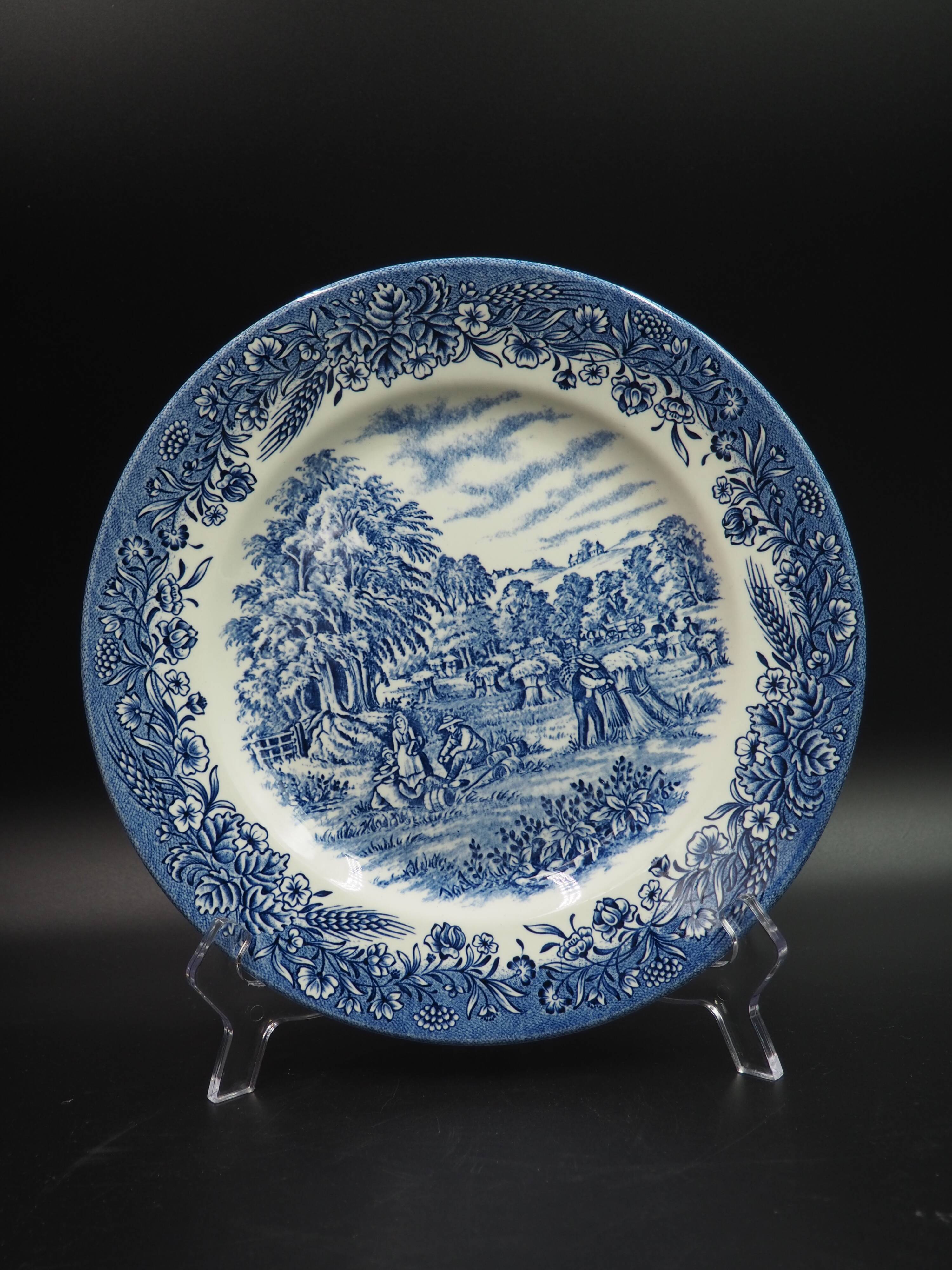 Assiette bleu campagne