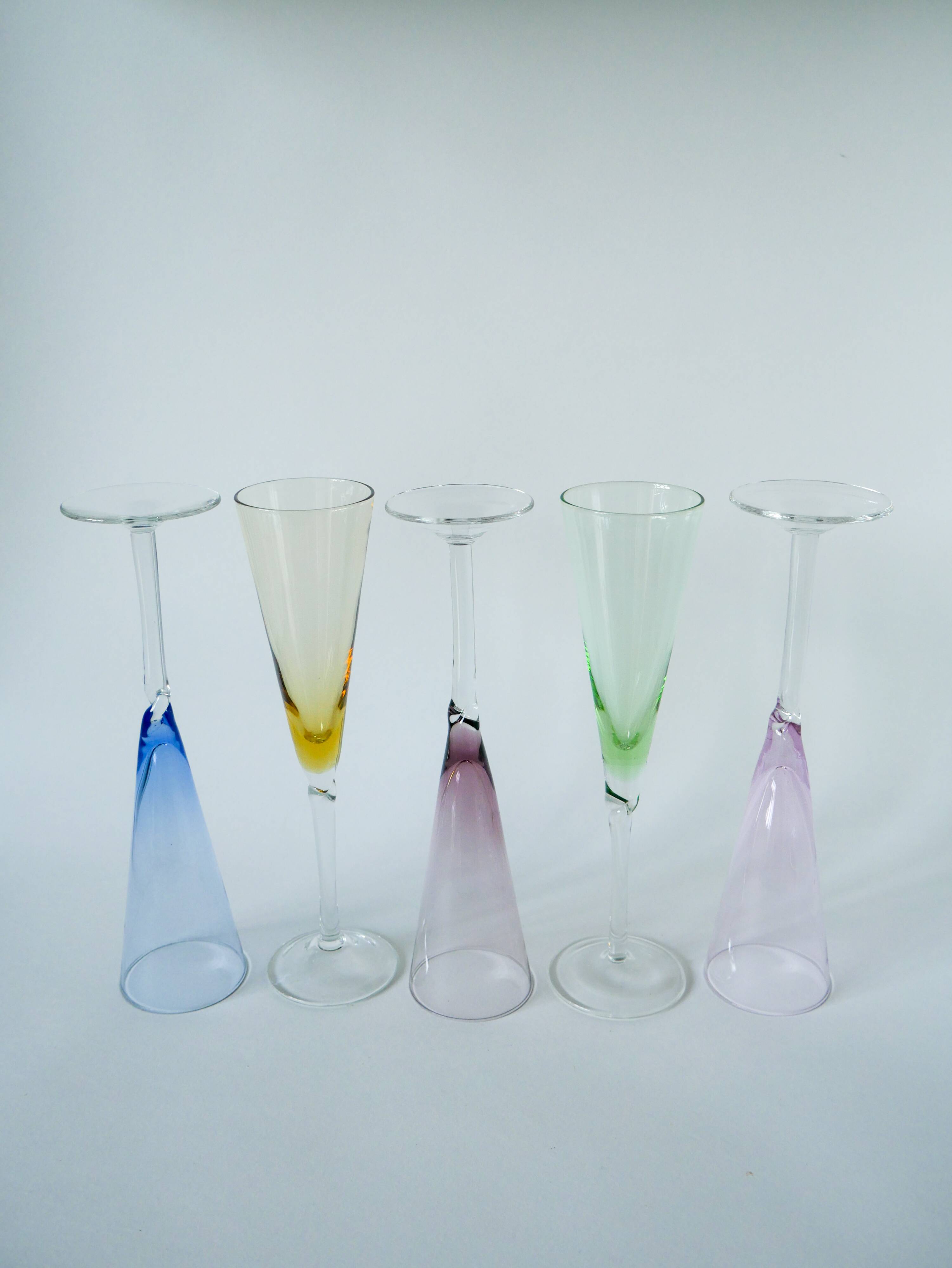 set of 5 colored glass champagne flutes Design 1970