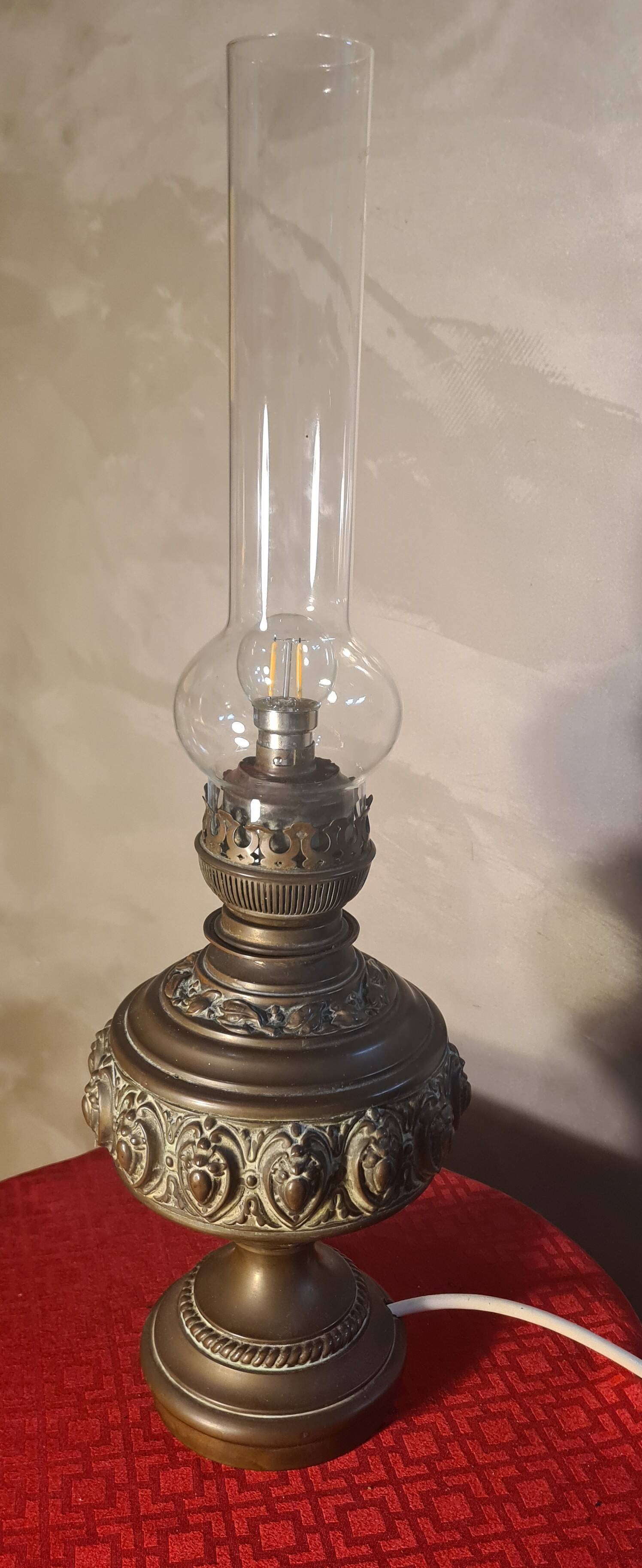 old brass oil lamp electrified without switch possible to install