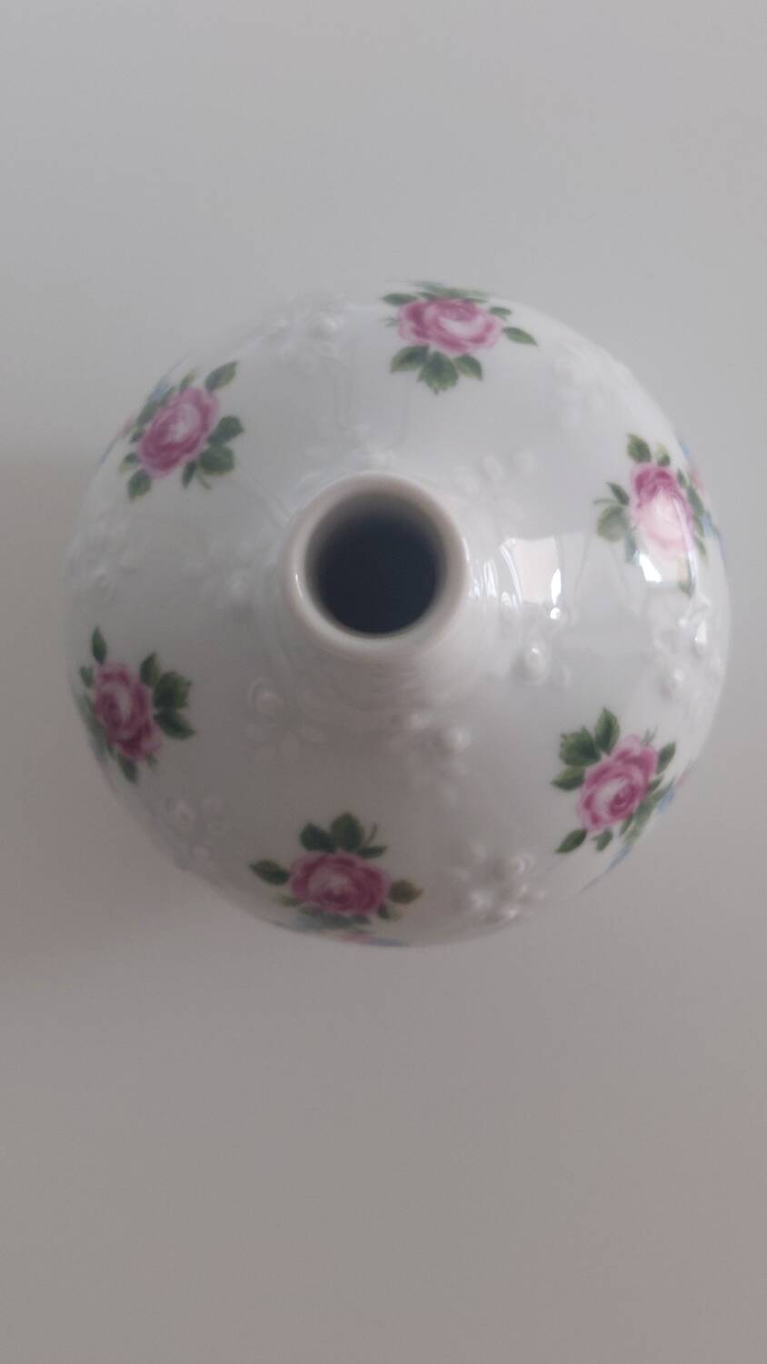 Wallendorf porcelain vase 1764, hand-painted floral decoration