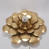 Flower-shaped wall lamp