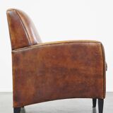 Fauteuil design en cuir de mouton vintage confortable avec un look robuste