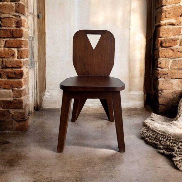 Chaise brutaliste rétro en bois massif foncé