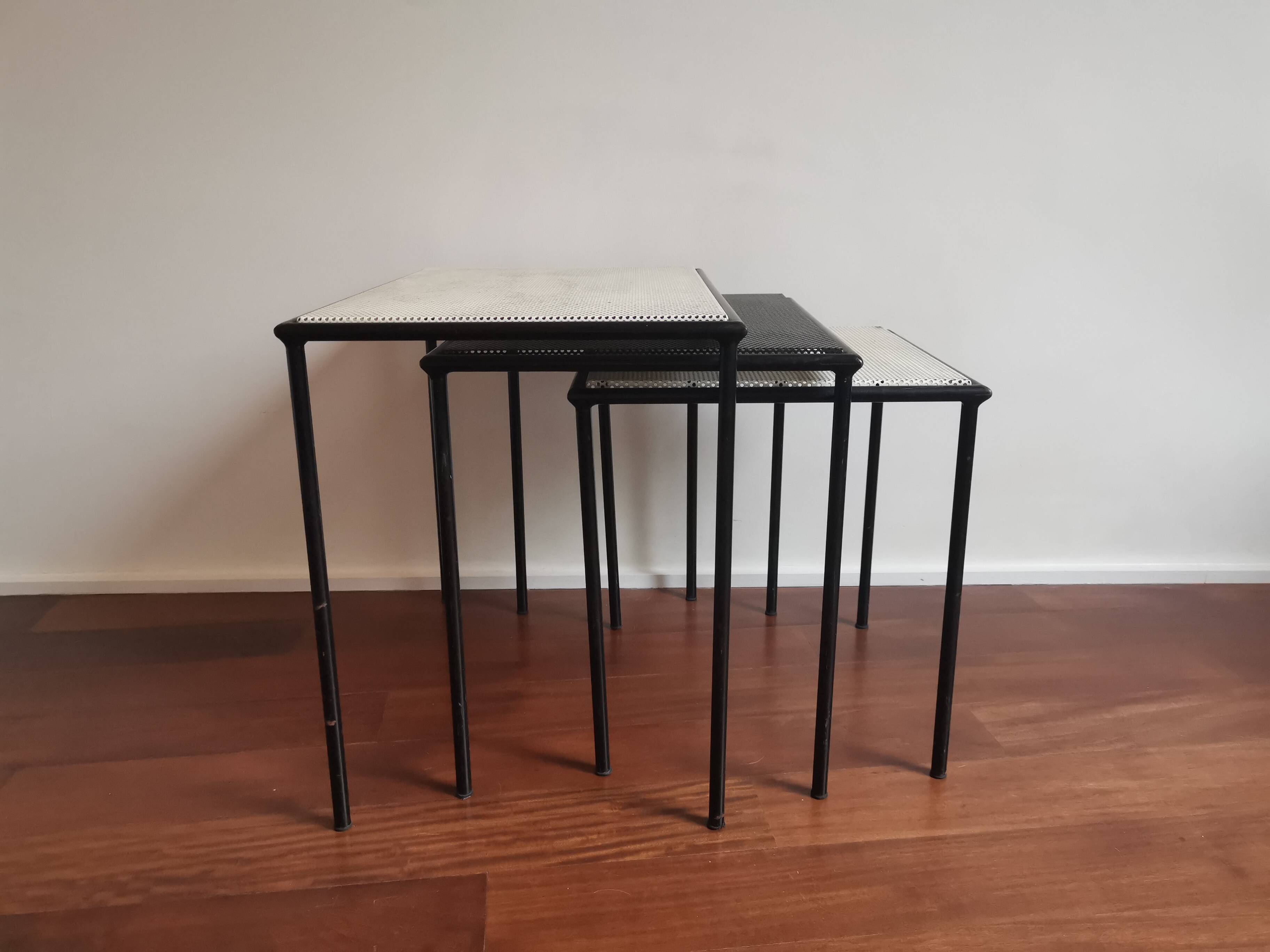 3 ARTIMETA metal nesting tables