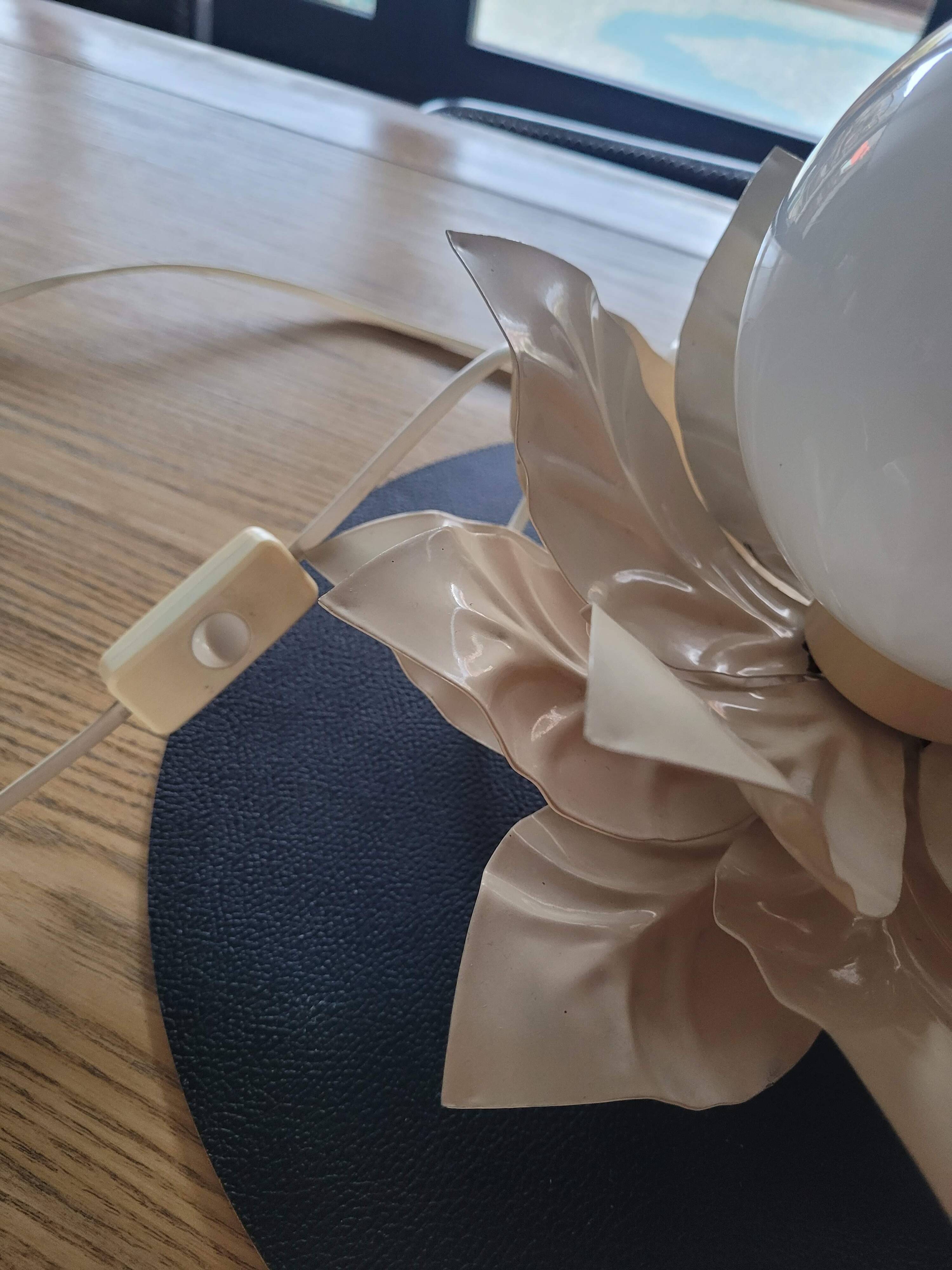 Flower table lamp - Opaline globe