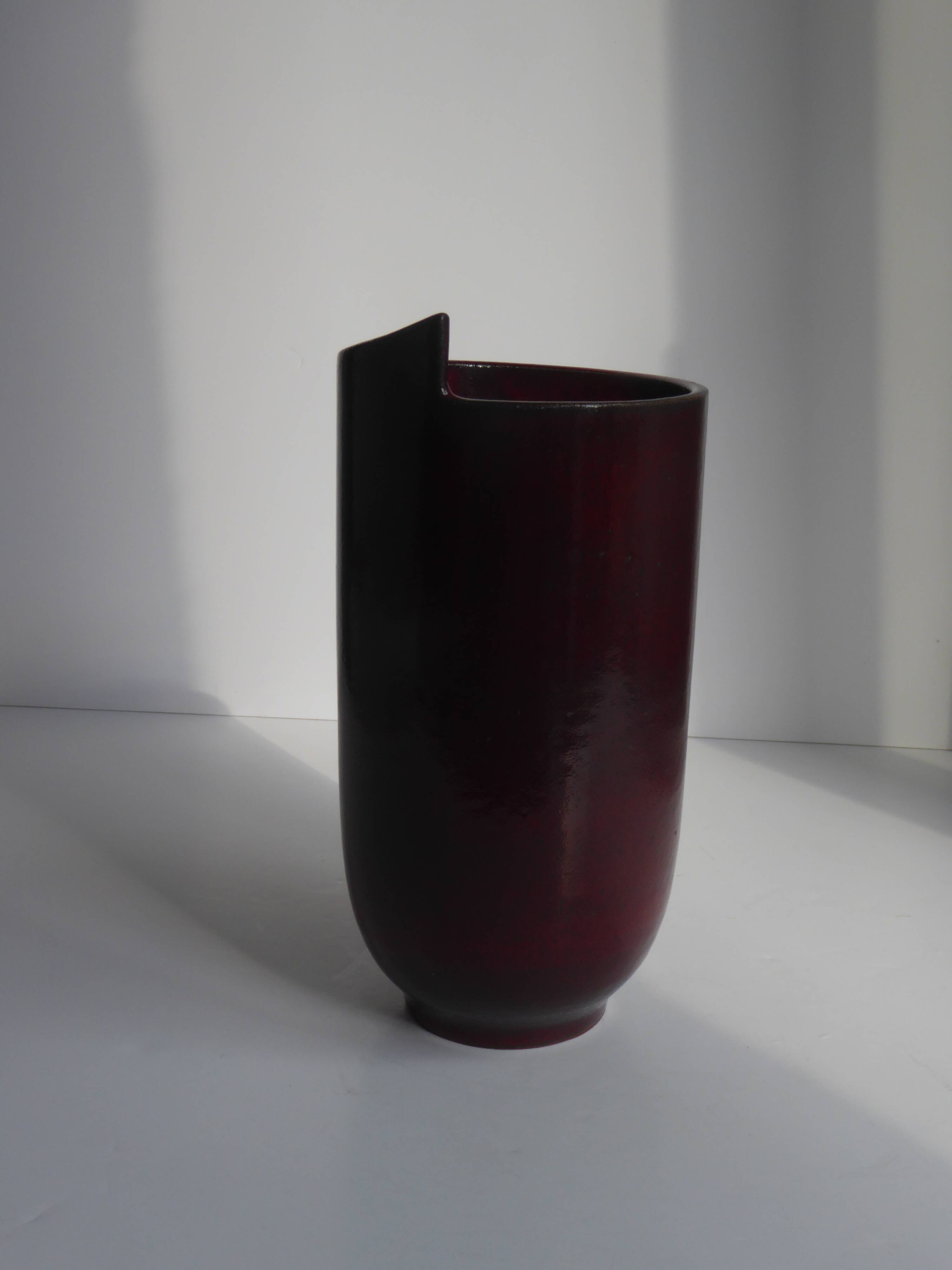 1950 vase in sandstone with cut neck