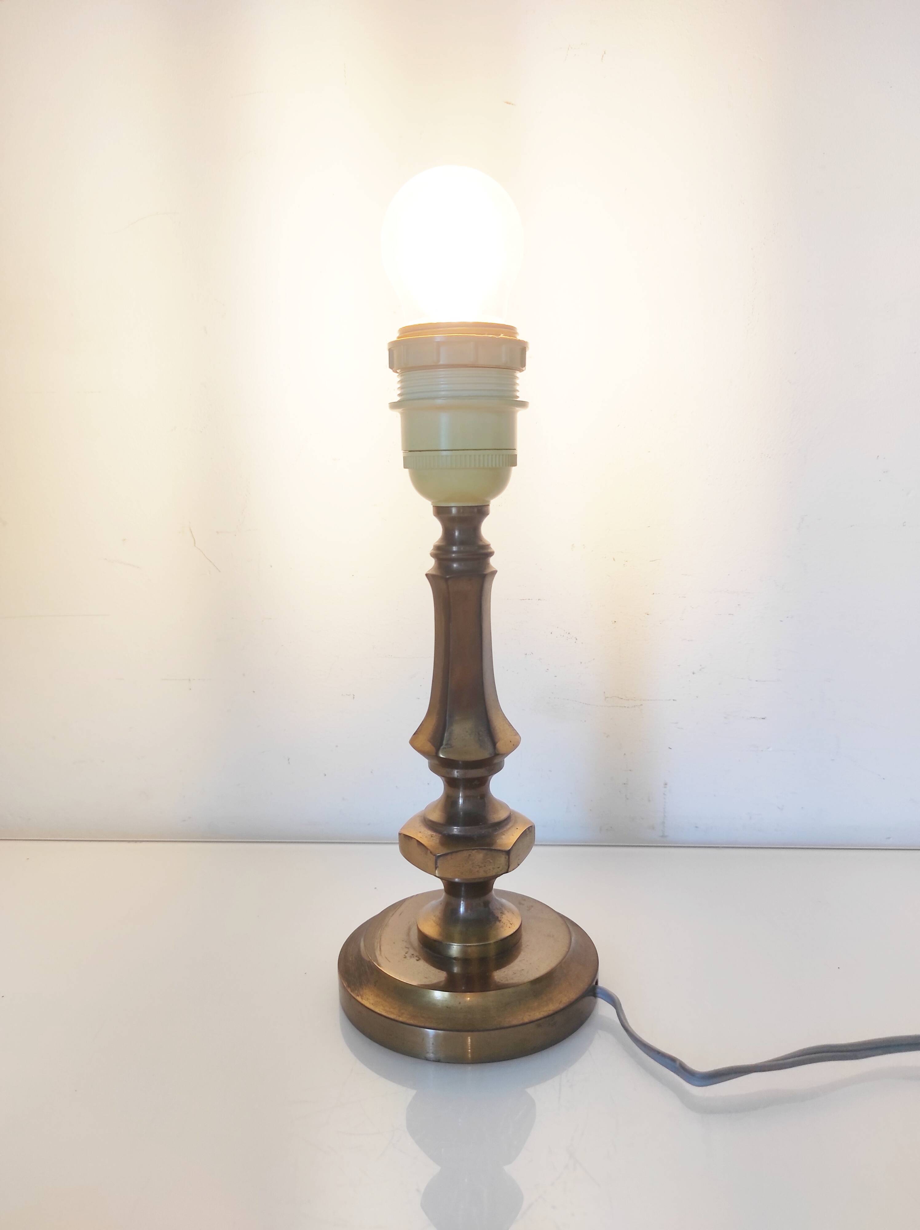 Pied de lampe en laiton doré