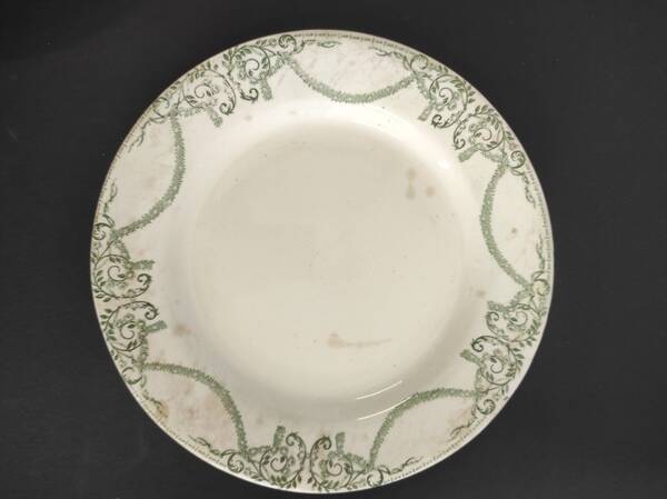 Set of 8 flat plates, Napoleon Terre de fer service
