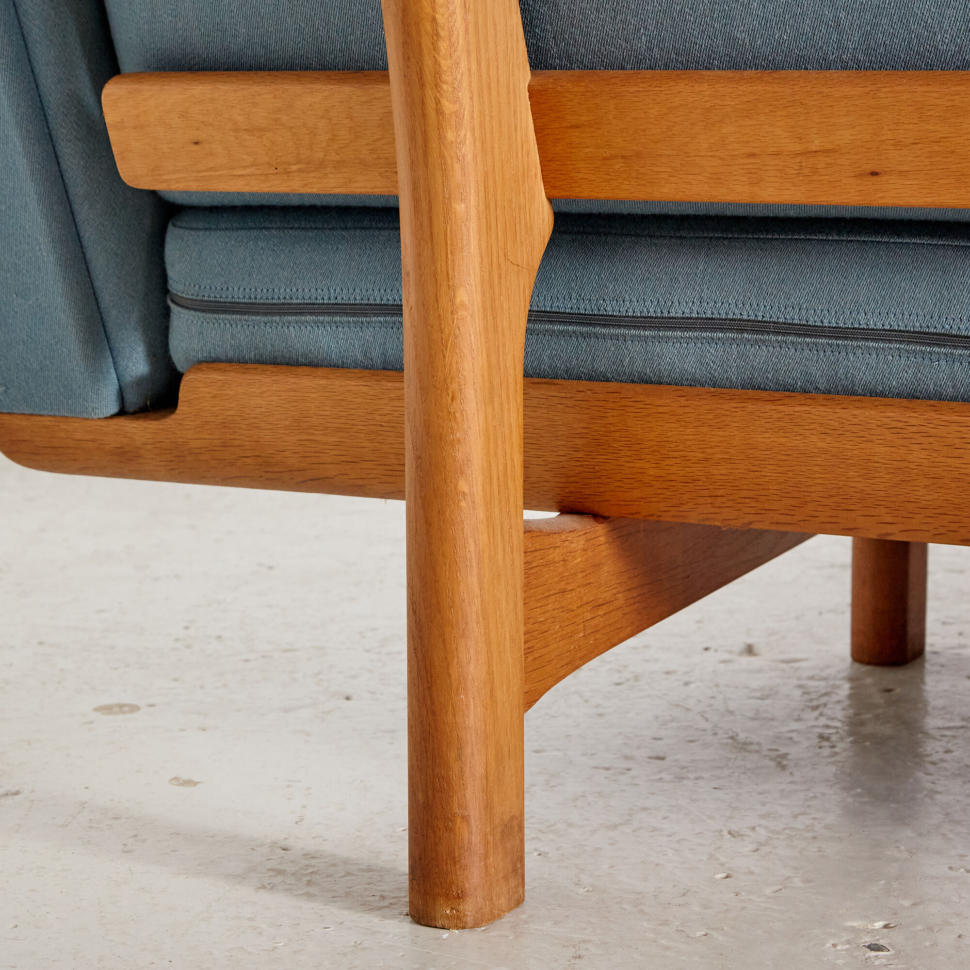 Hans J. Wegner Model GE-236/3 three-seater sofa