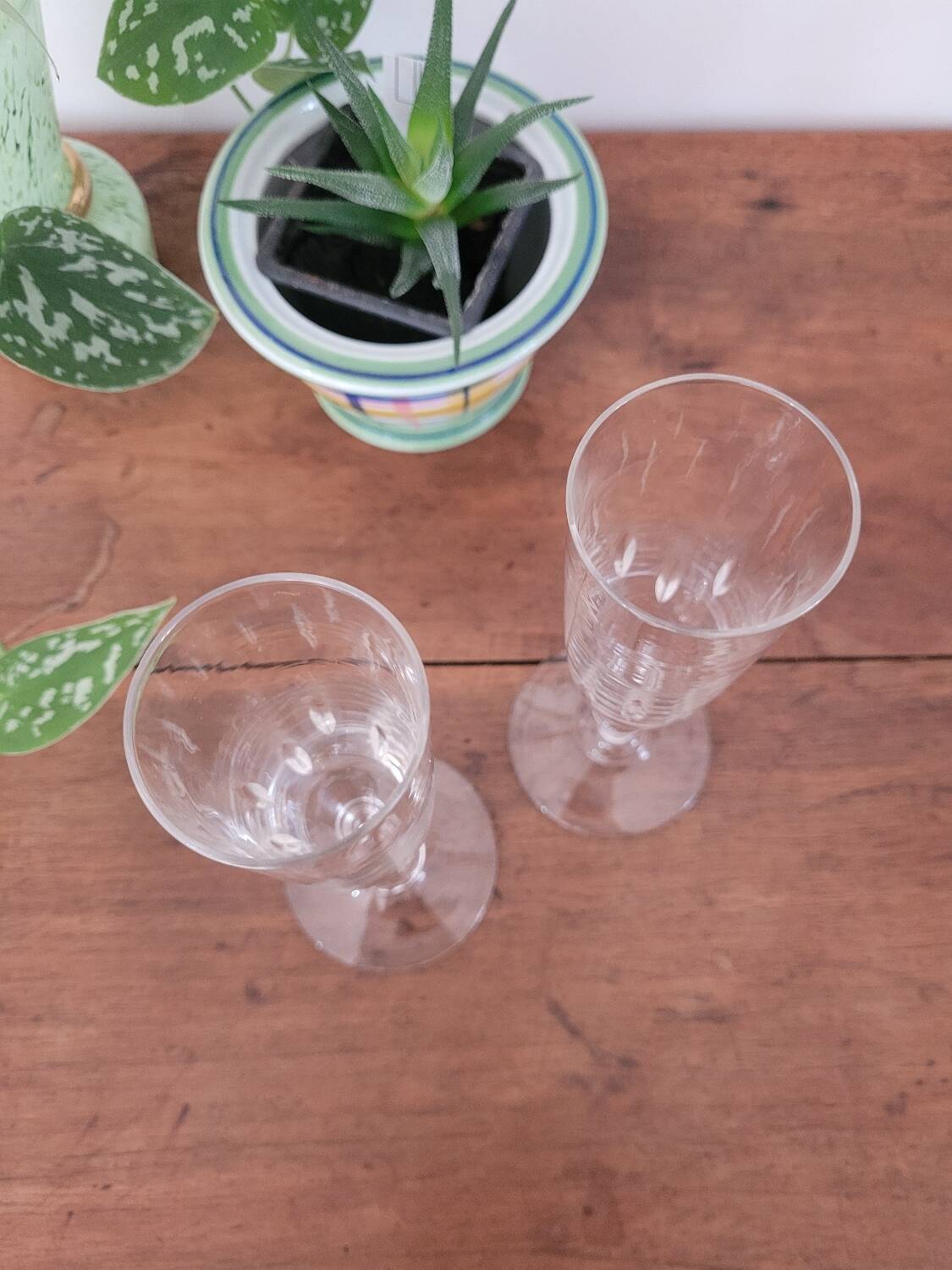 Set of 2 crystal champagne glasses