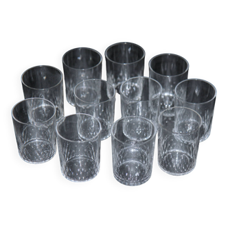 11 verres ou verrines Baccarat en cristal taillé.