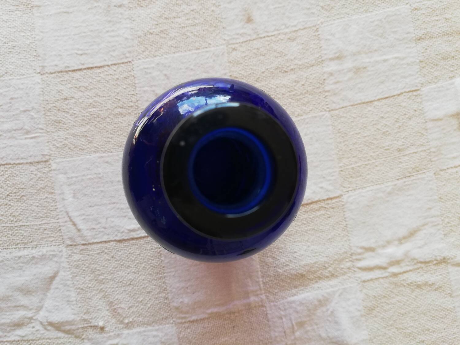 Vintage cobalt blue bottle 80's floral decoration garlands in relief