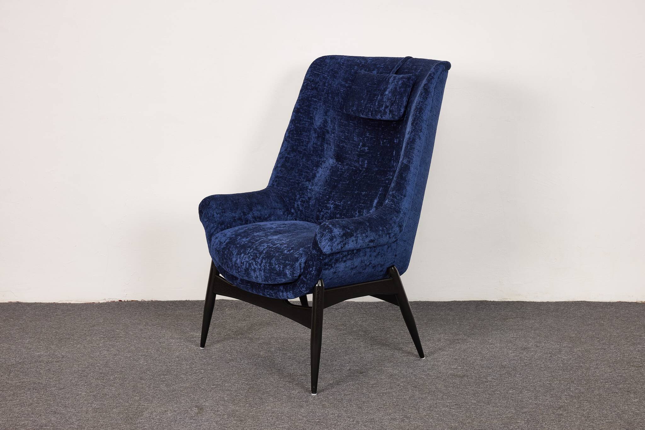 Fauteuil vintage en velours du milieu du siècle par Júlia Gaubek, années 1960, Hongrie