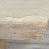 Table basse minimaliste géométrique en travertin italien des années 1970. Style vintage et moderne.
