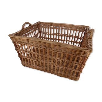 Basket to be baked in wicker and wood