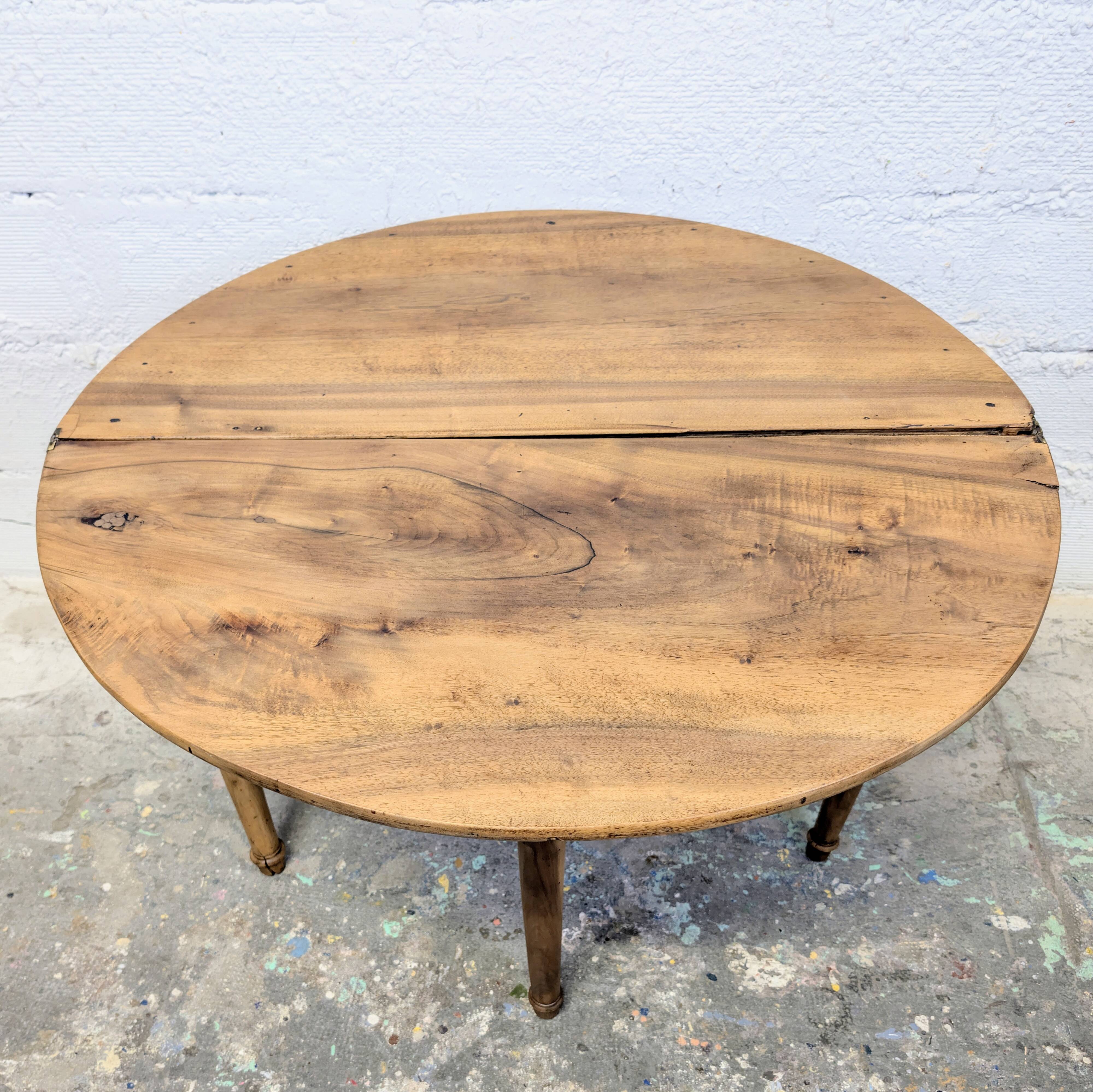 Half-moon table in walnut