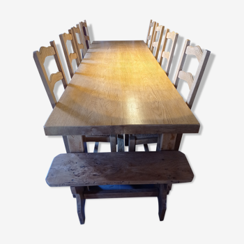 Table de ferme en chêne massif avec ses 8 chaises et 2 bancs