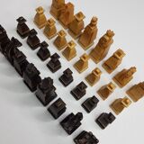 Jeu d'échecs ancien en bois sculpté dans sa boîte d'origine