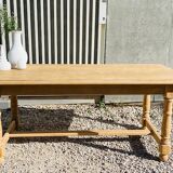 Stretchable stripped farmhouse table