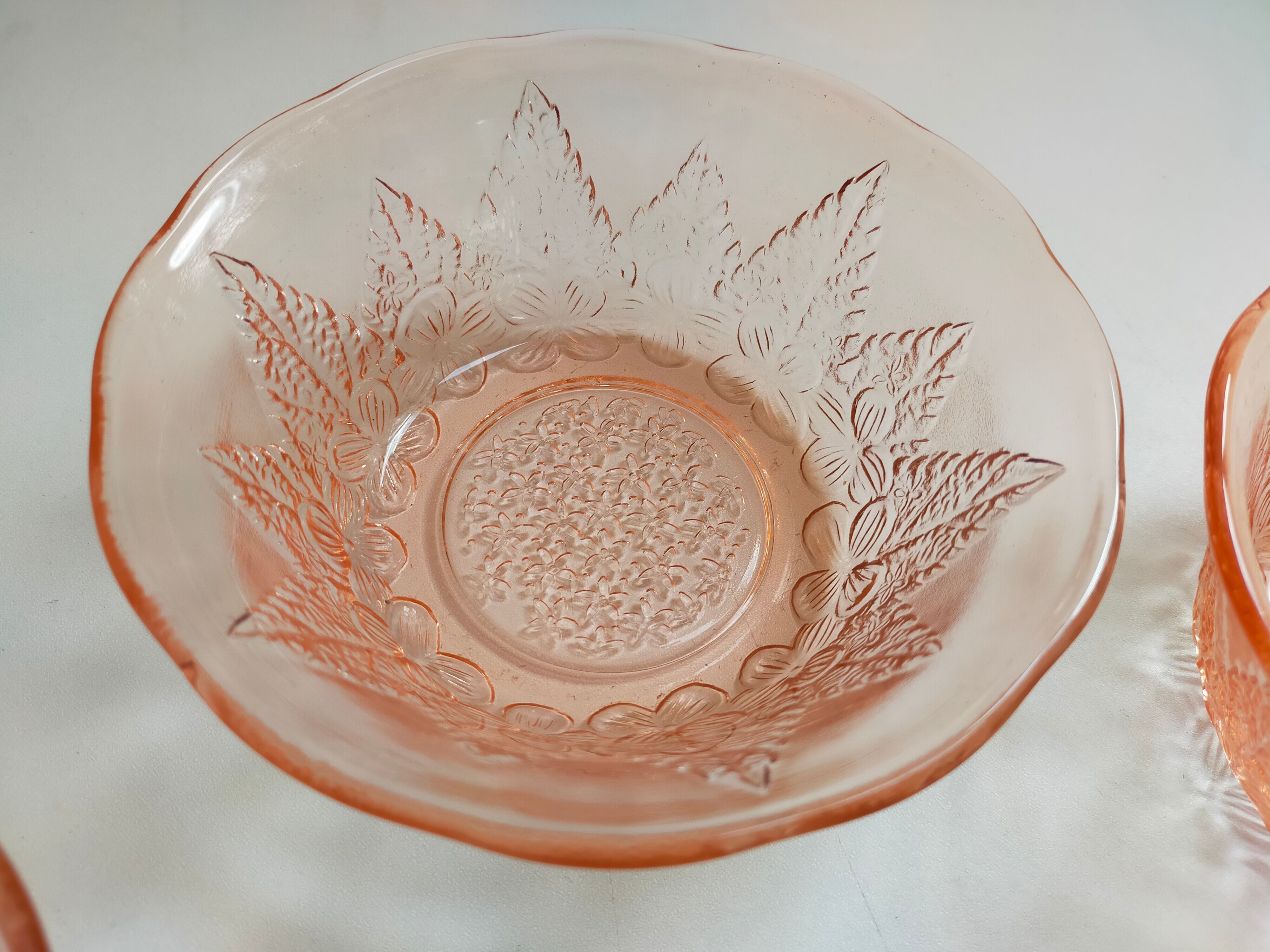 Bowls engraved flowers and signed