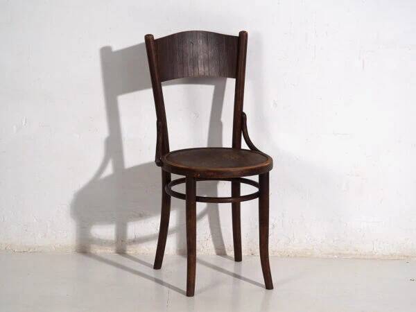 Thonet-Mundus bentwood chairs (circa 1920). Set of 4, no. 3