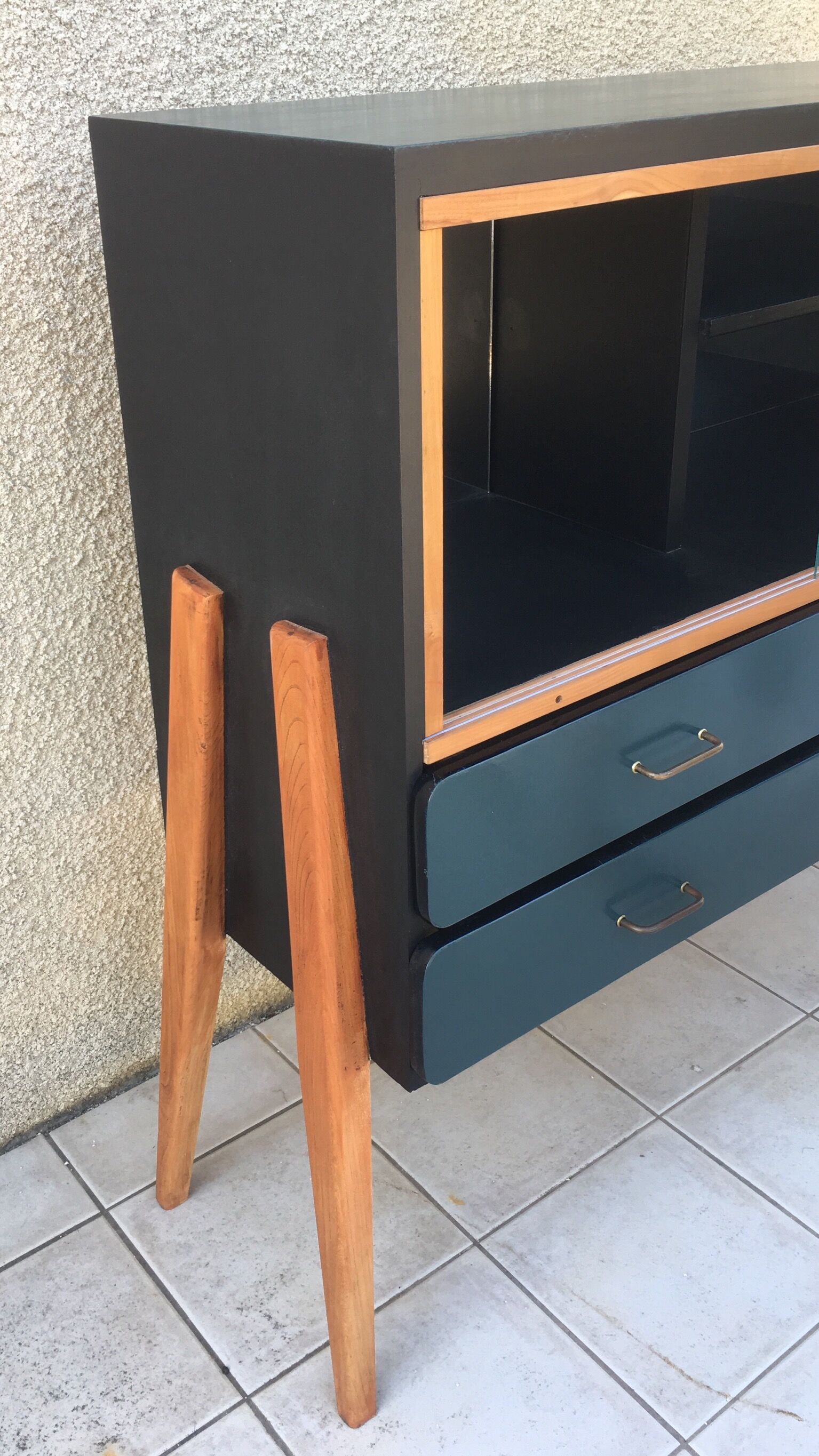 Showcase vintage compass feet