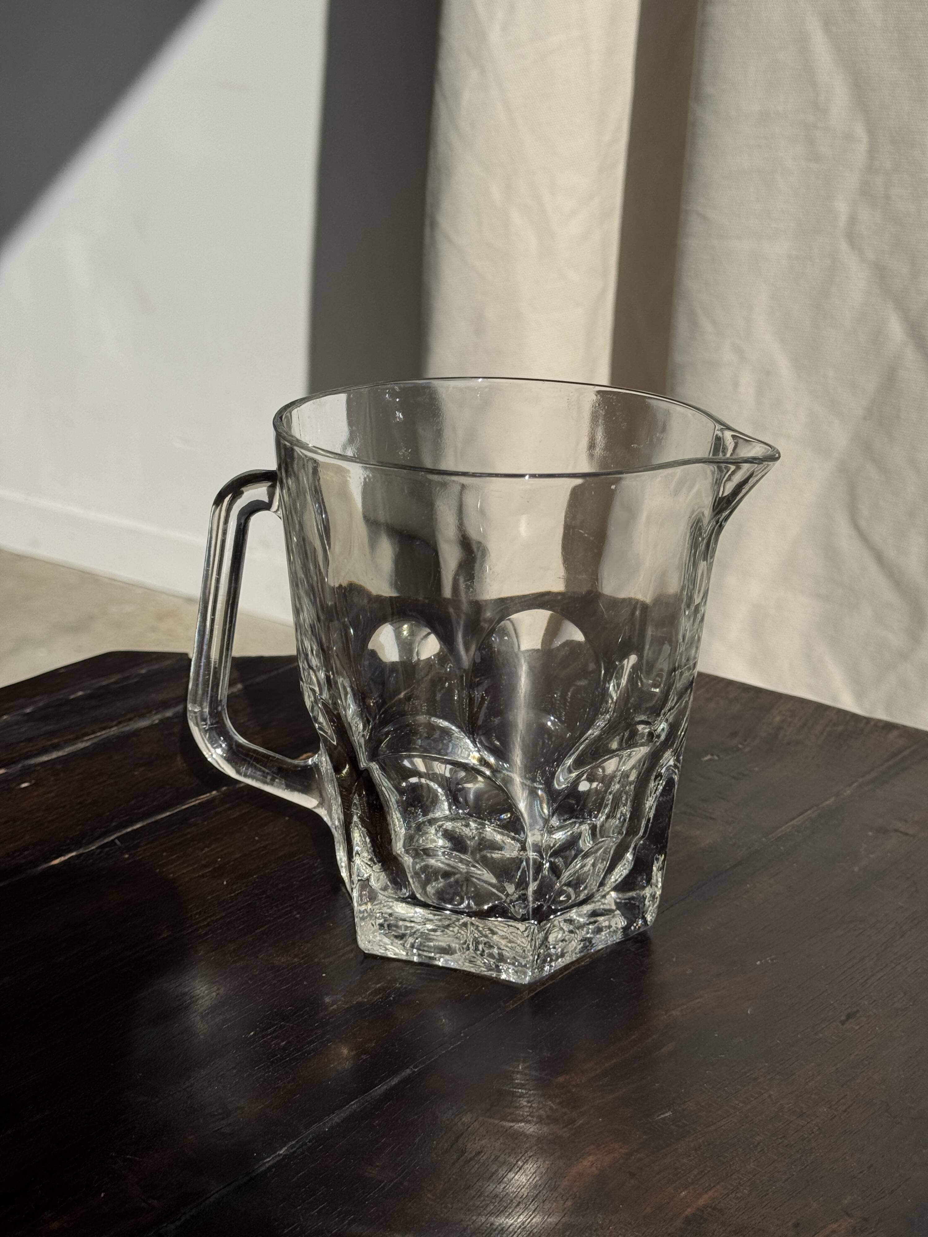 Large glass water jug with handle, hexagonal base, H15 D20.