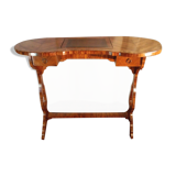 Kidney-shaped reading table