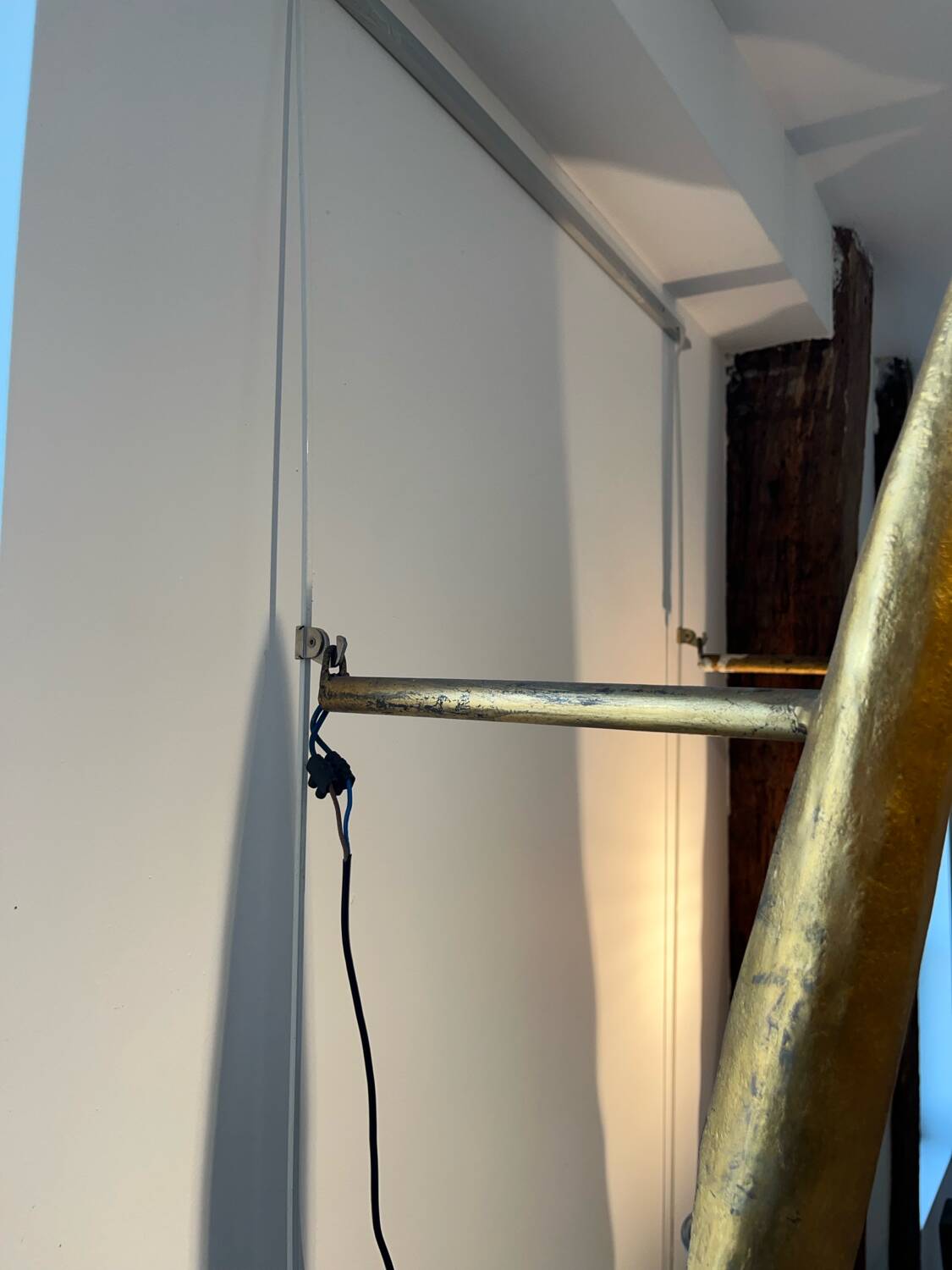 Jean Jacques Argueyrolles, large pair of sconces in gilded patinated iron