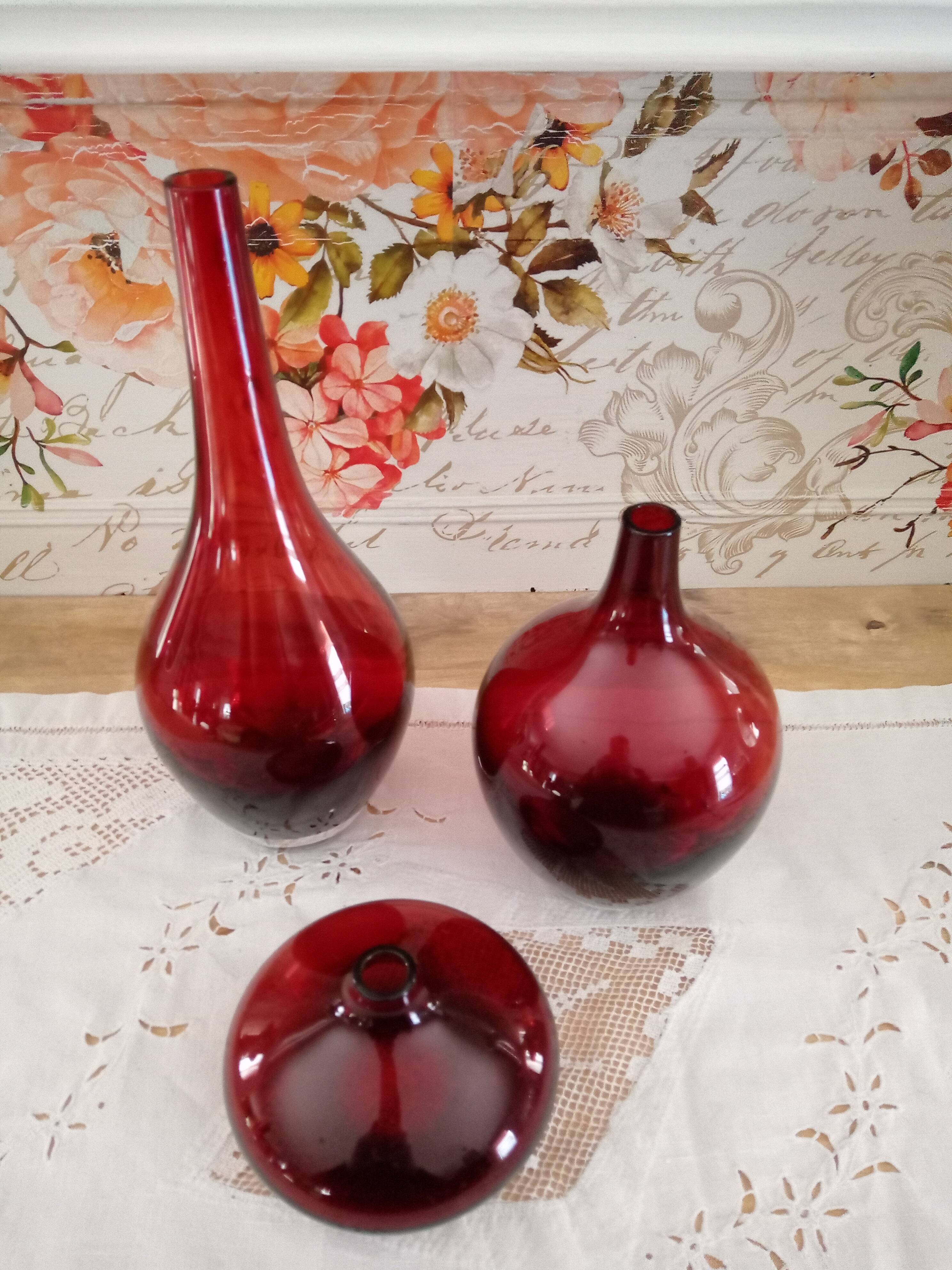 Lot of 3 vintage vases in burgundy red glass 3 sizes