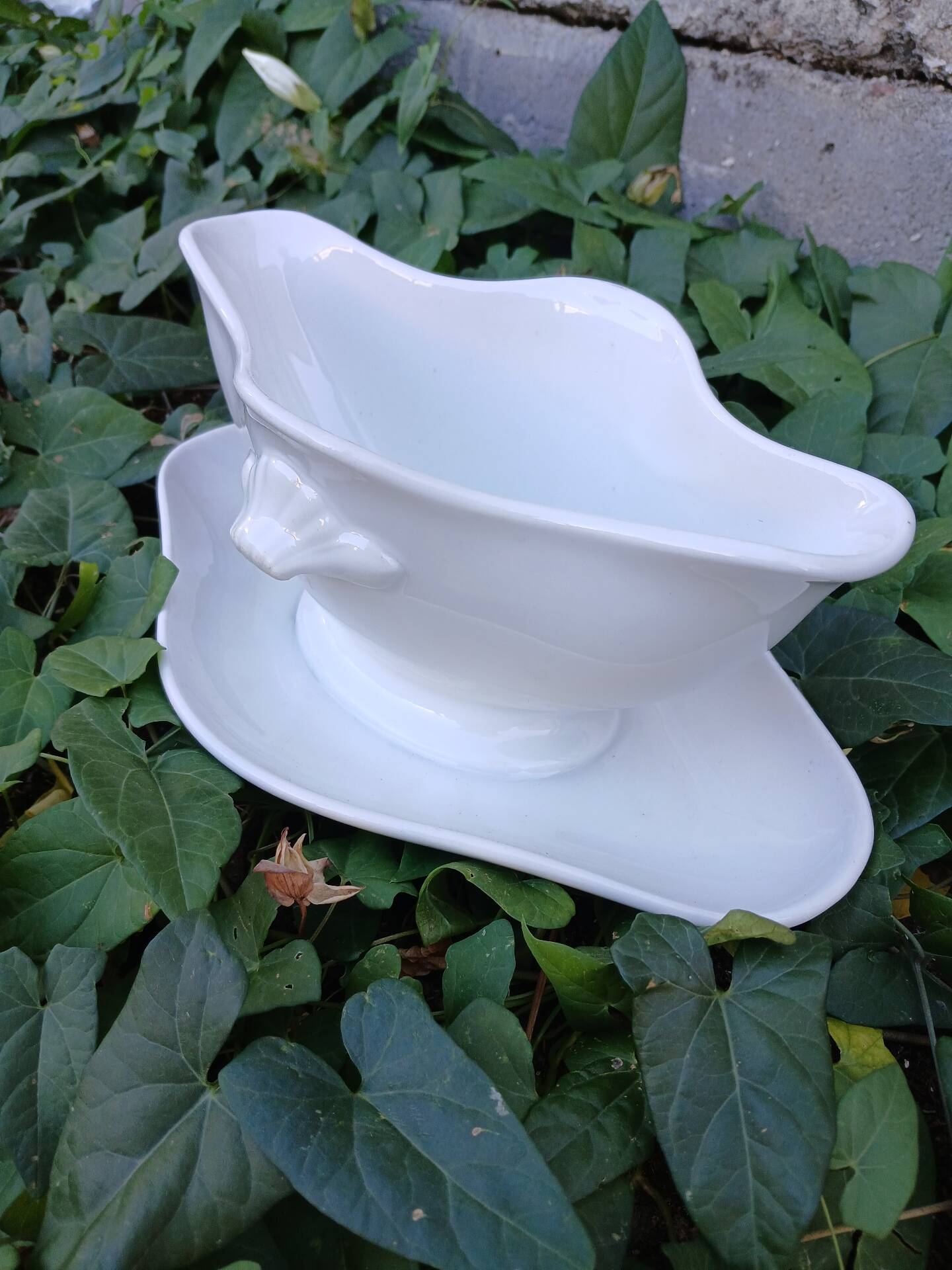 Saucière en faïence blanche 