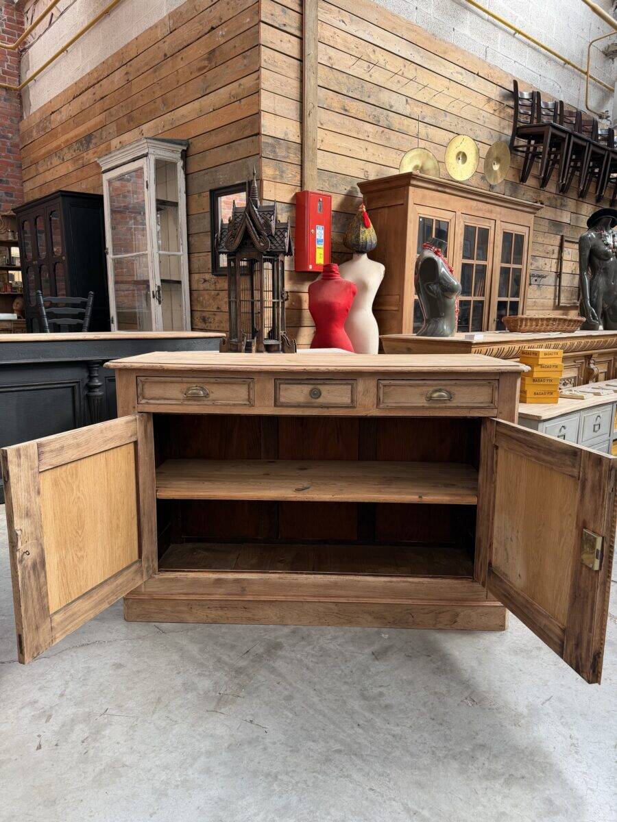 Buffet with 2 doors in oak from the early 20th century.