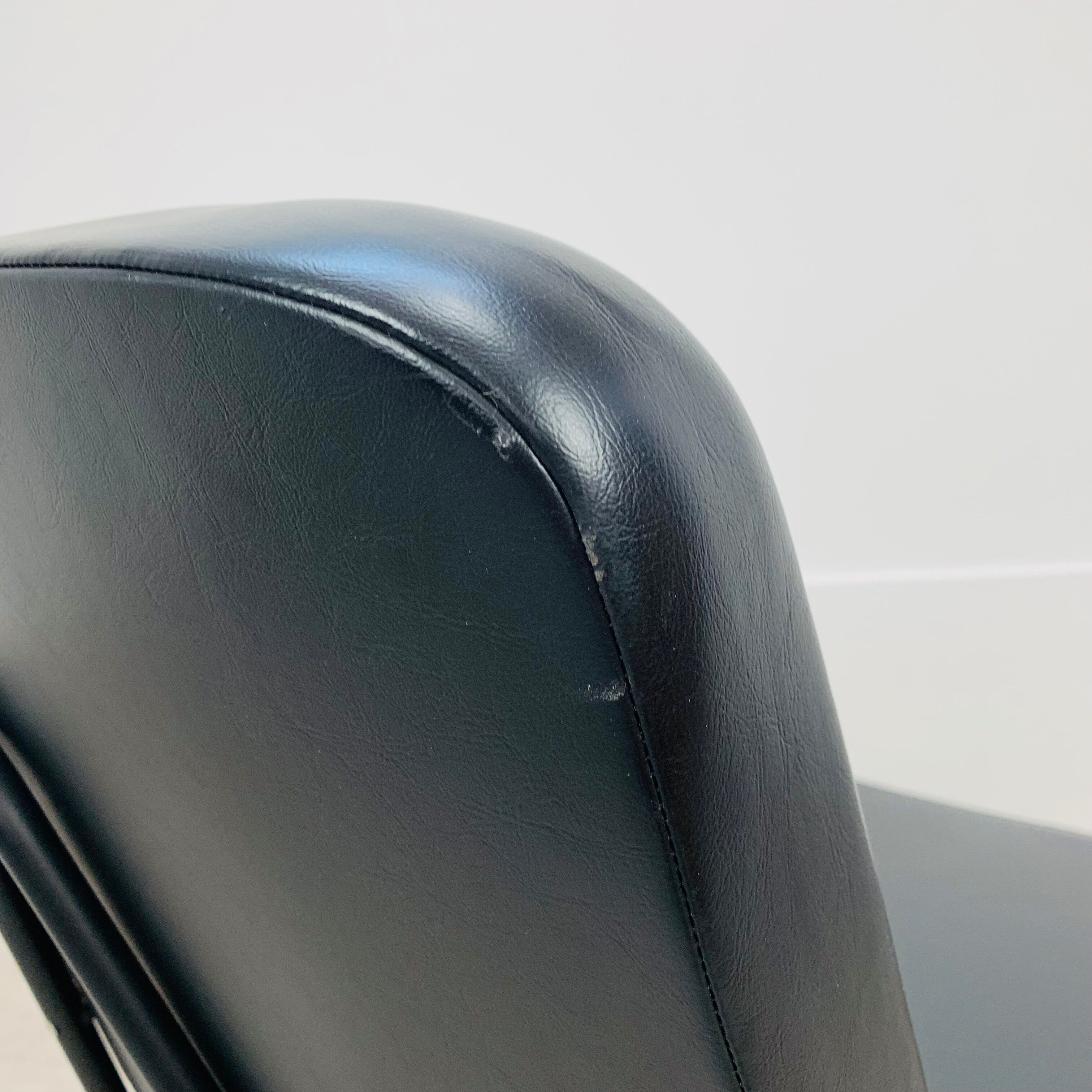 Chauffeuse CM190 Pierre Paulin pour Thonet