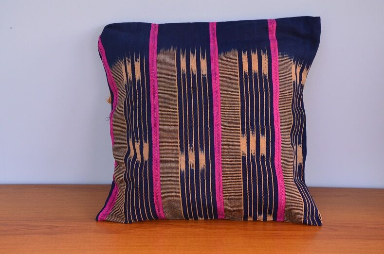 Housse de coussin en tissu baoulé rose