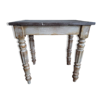 Petite table