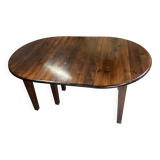 Extendable oval dining table