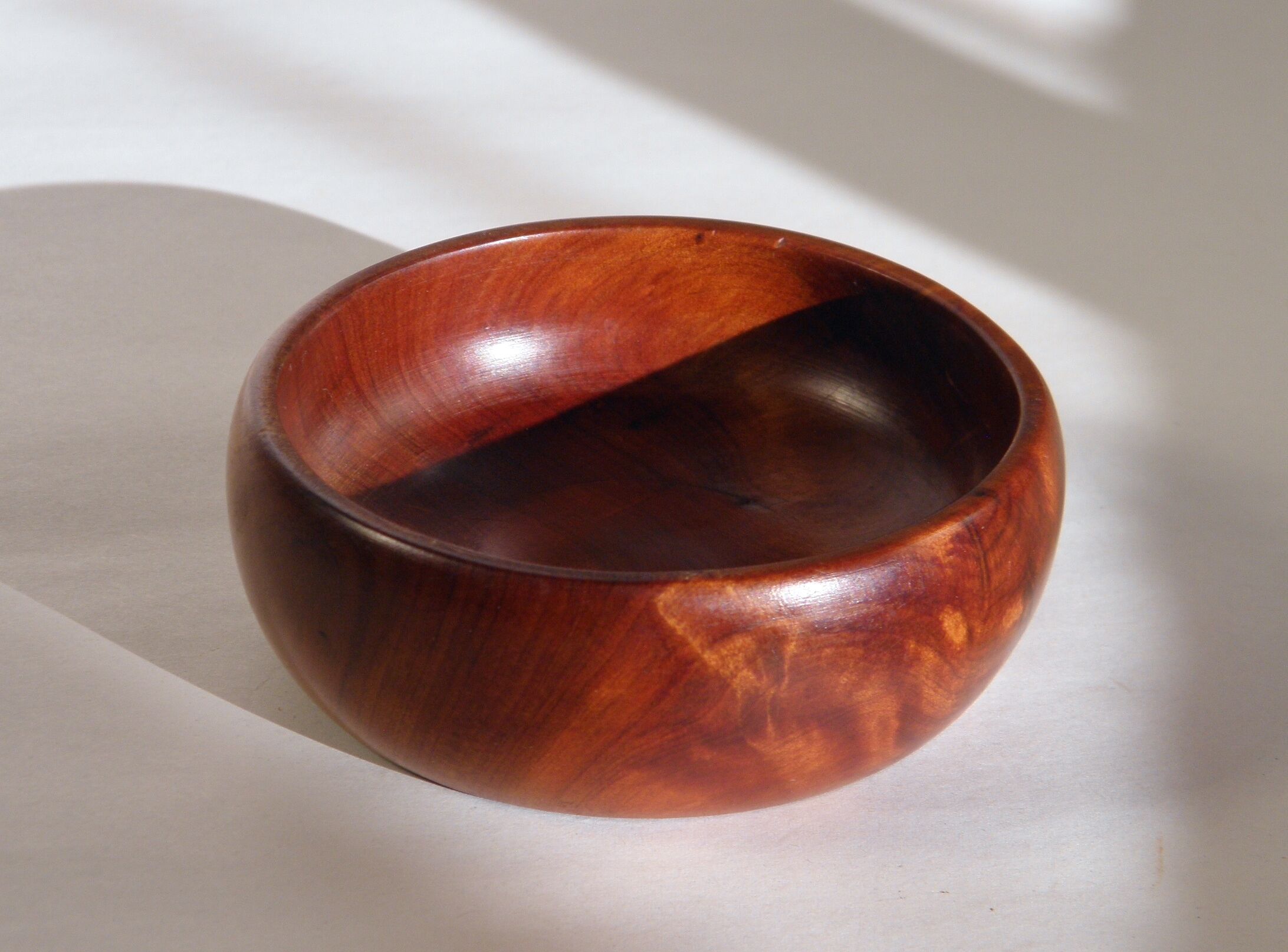 Empty-pocket cup in thuya magnifying glass 9 cm