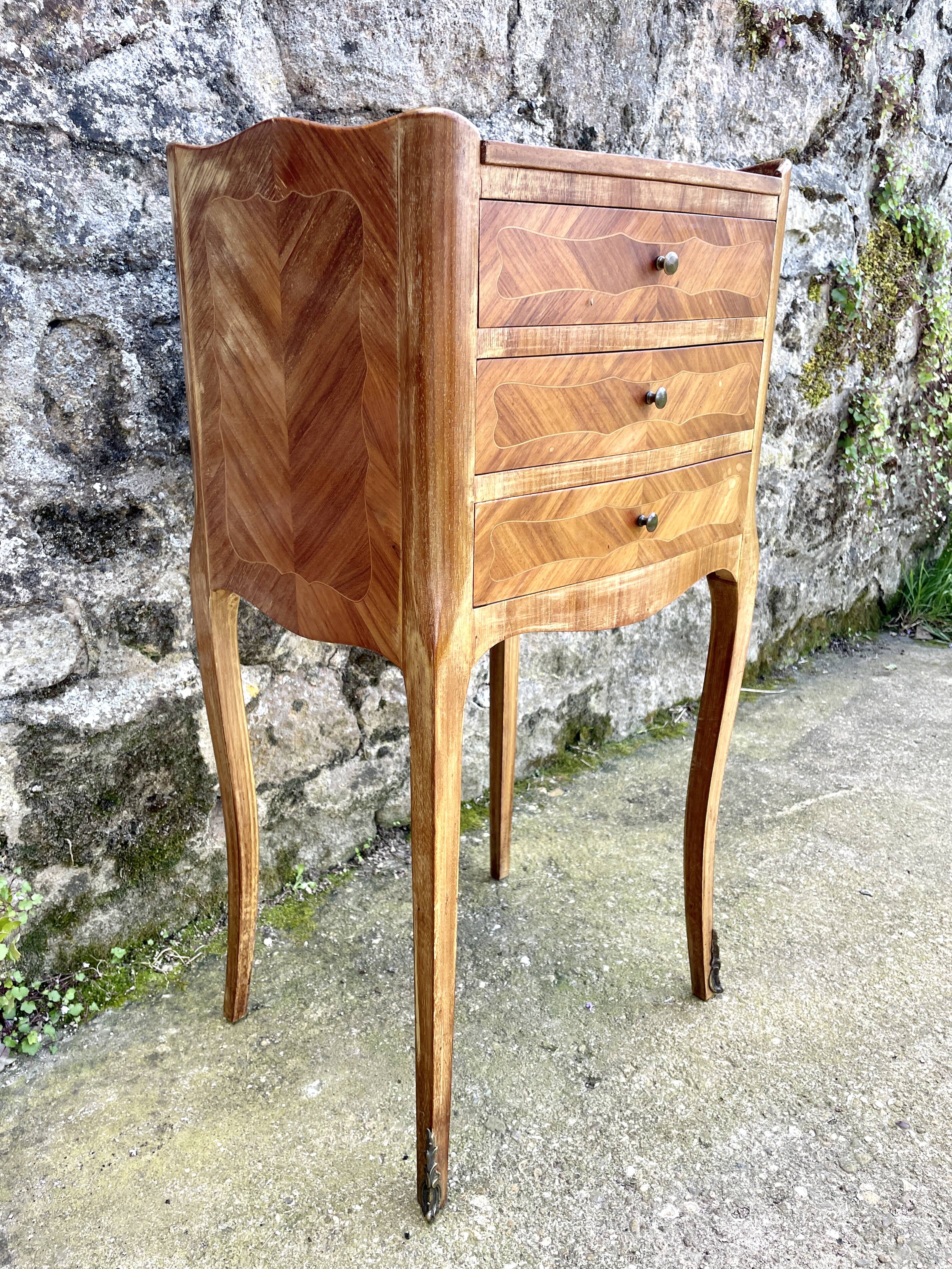 Meuble de chevet marqueté Louis XV