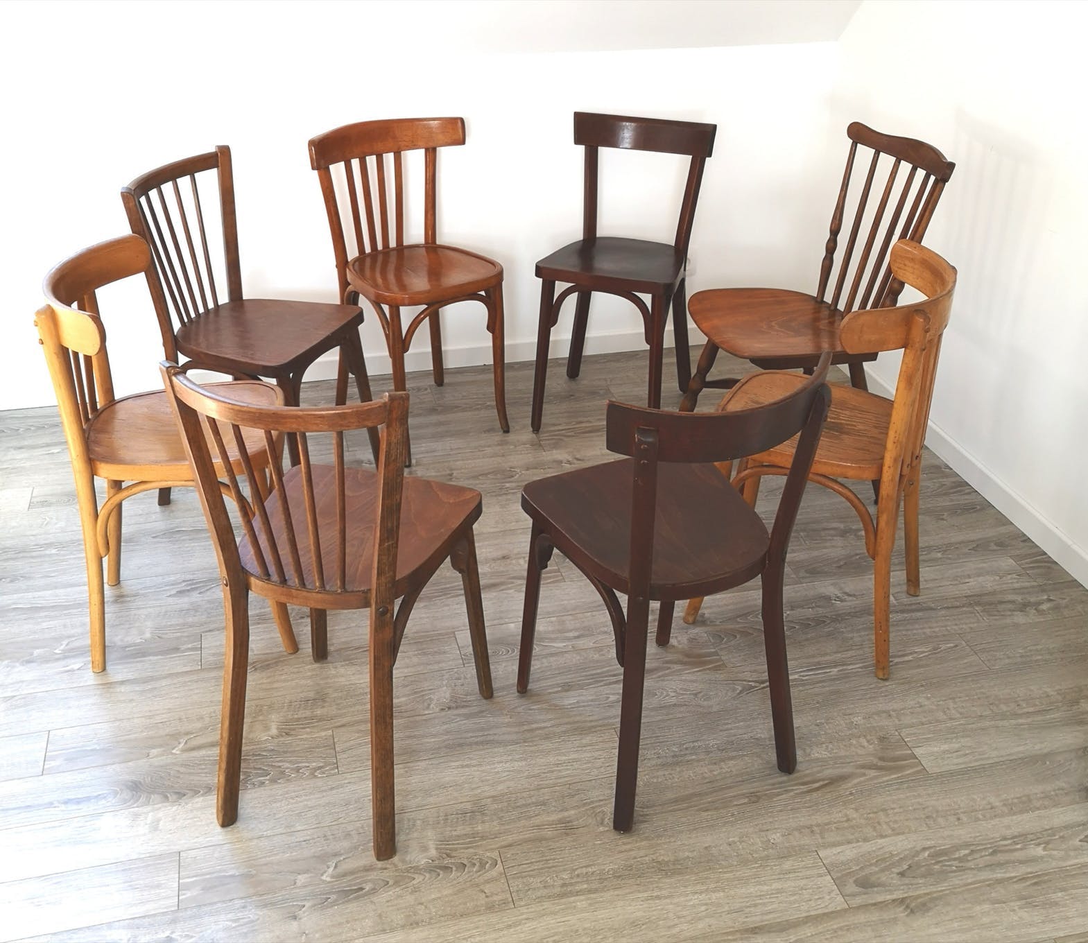 Ensemble de 8 chaises bistrot dépareillées