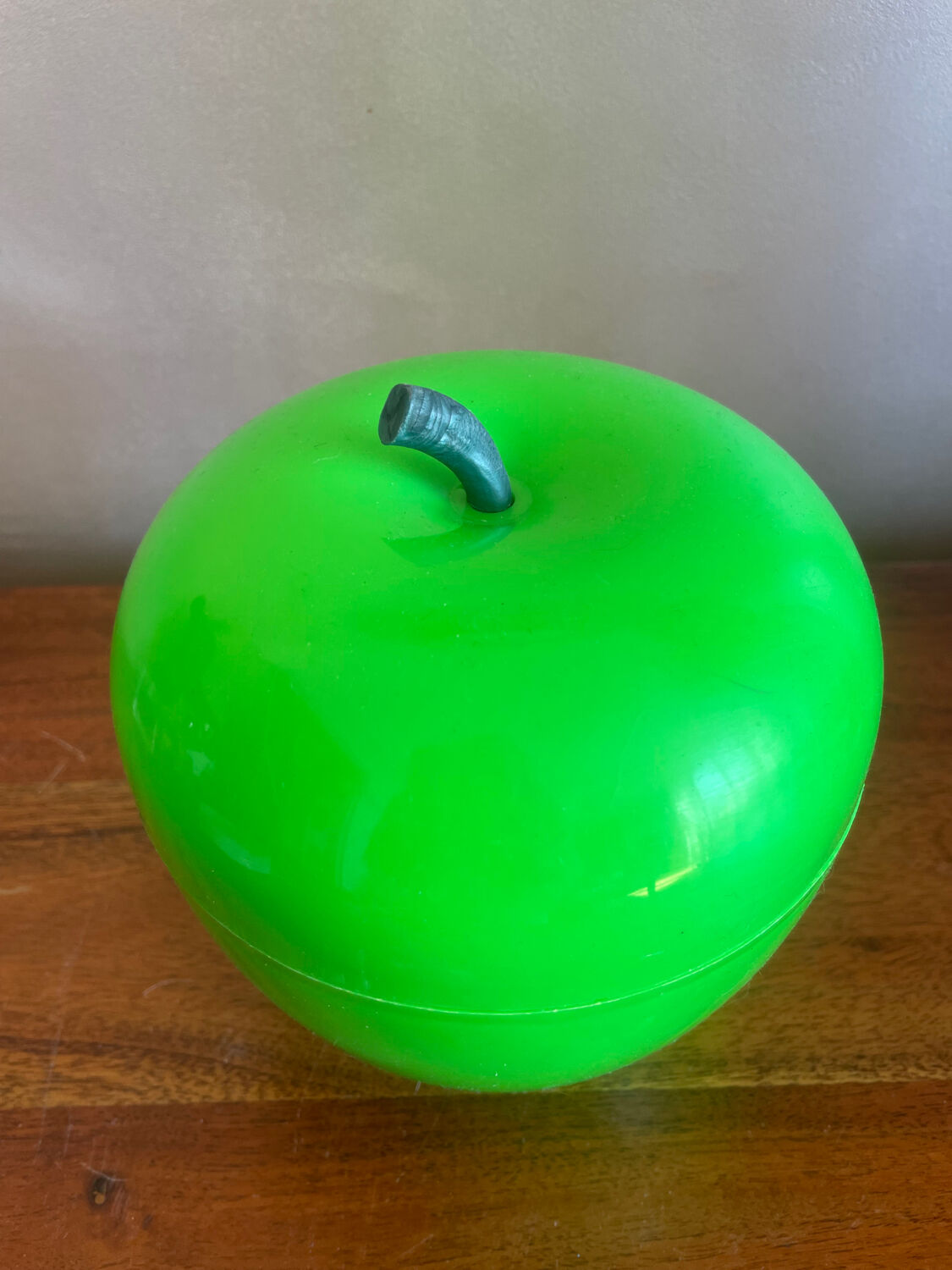 Green apple ice bucket