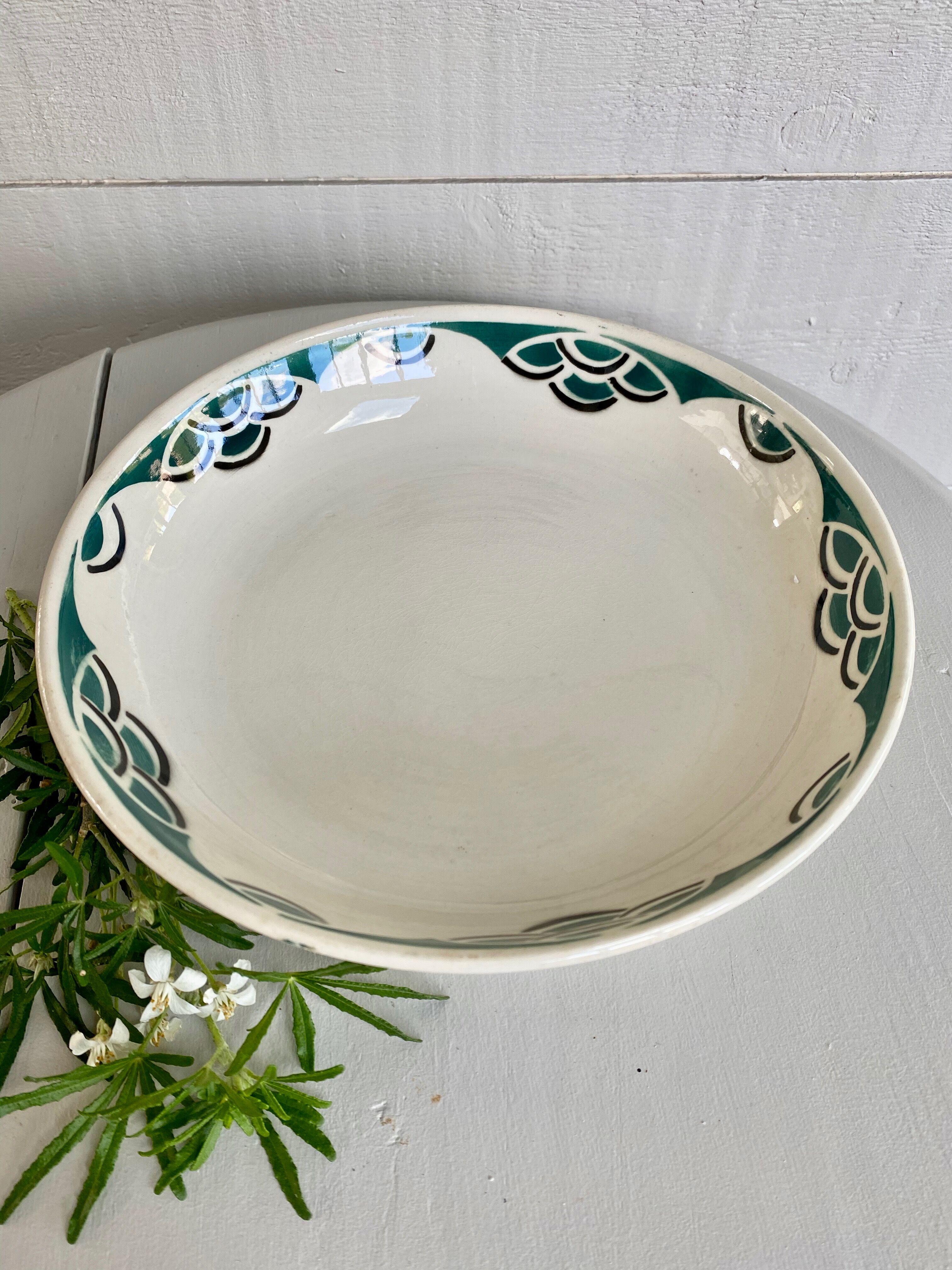 Dish on piedouche Faience of Badonviller