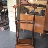 Servant Oak Room Valet