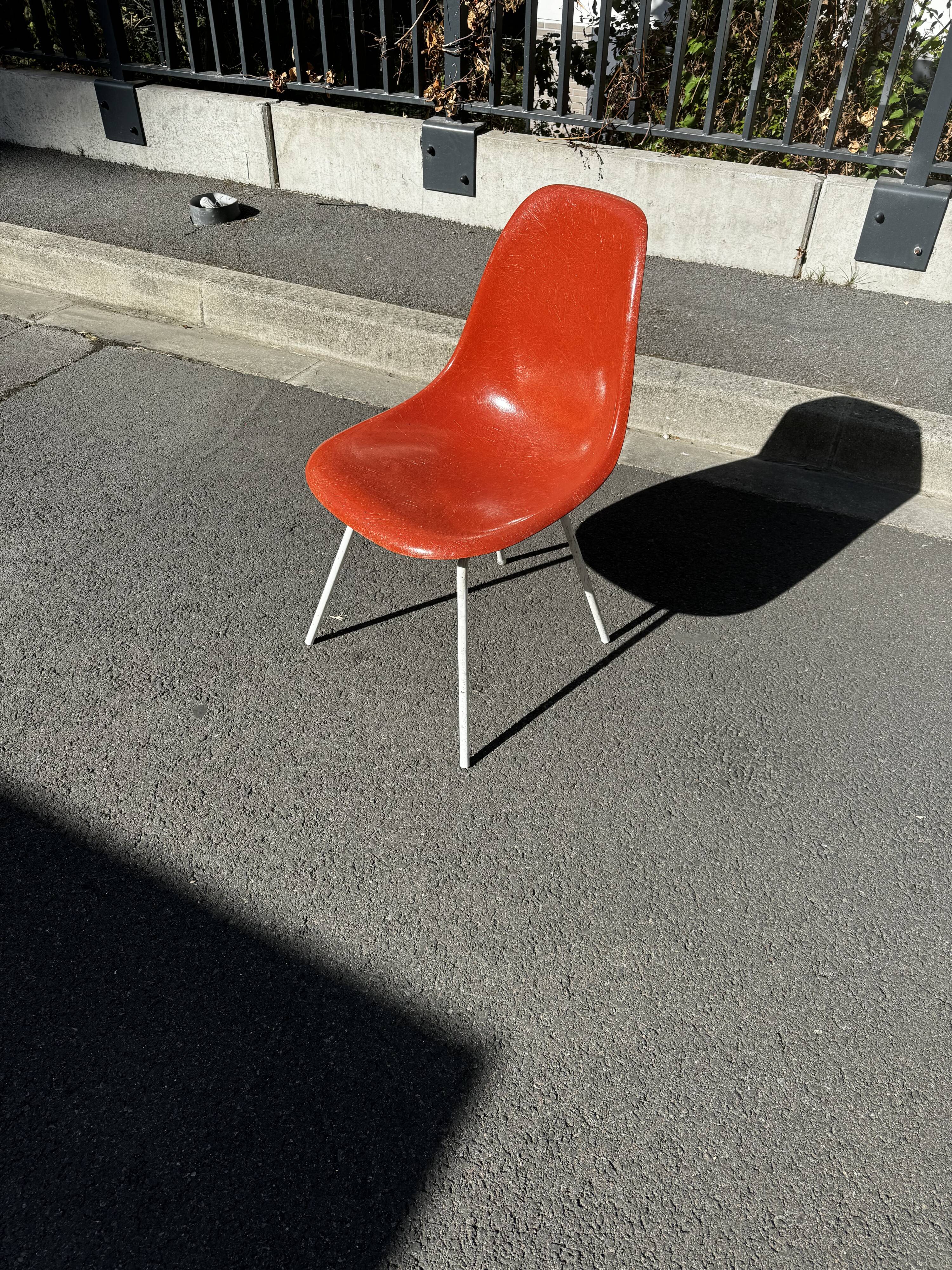 Chaise EAMES par Vitra Herman Miller modèle Diana