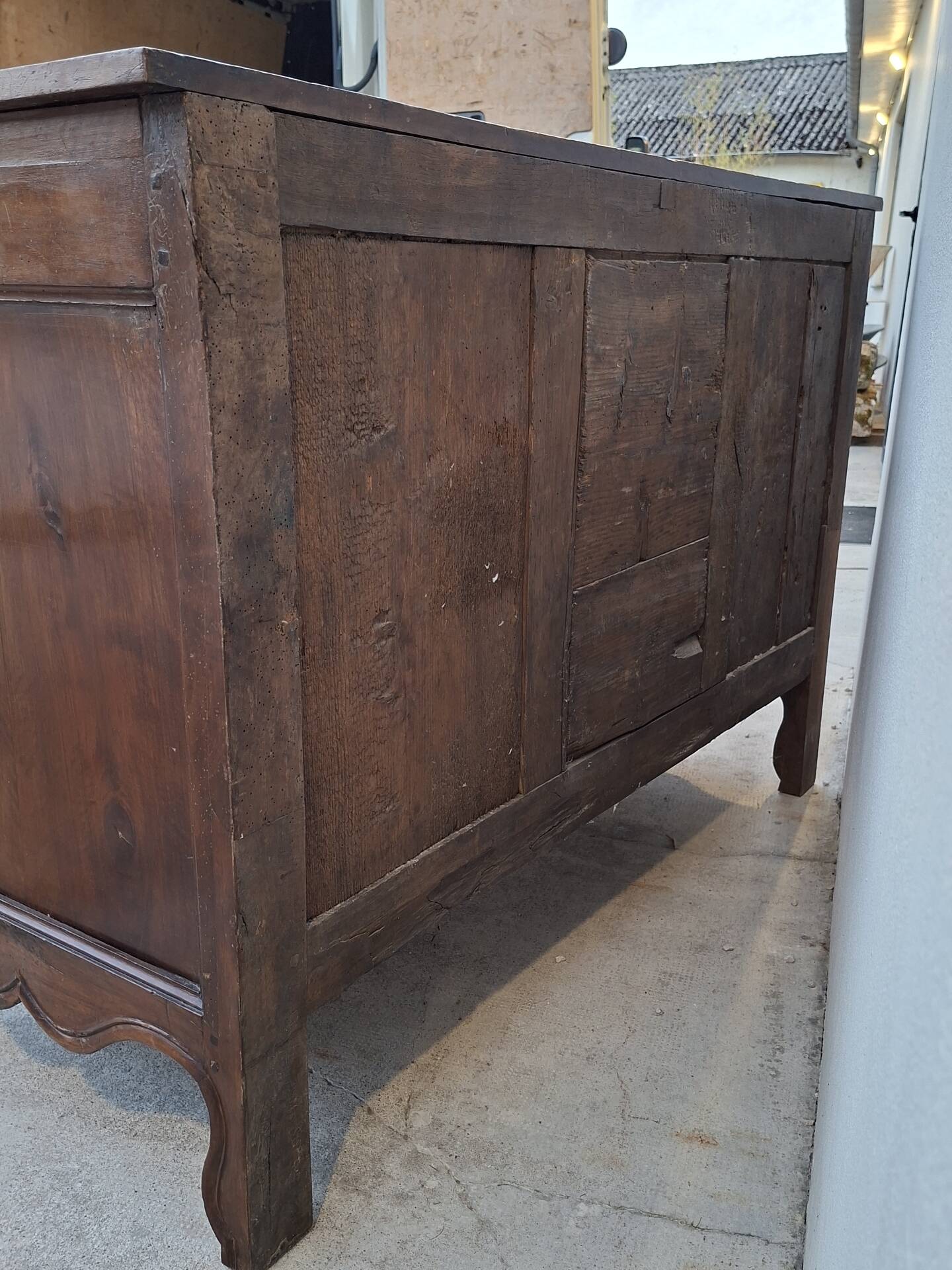 Louis XV style commode in solid walnut, 19th century rustic.