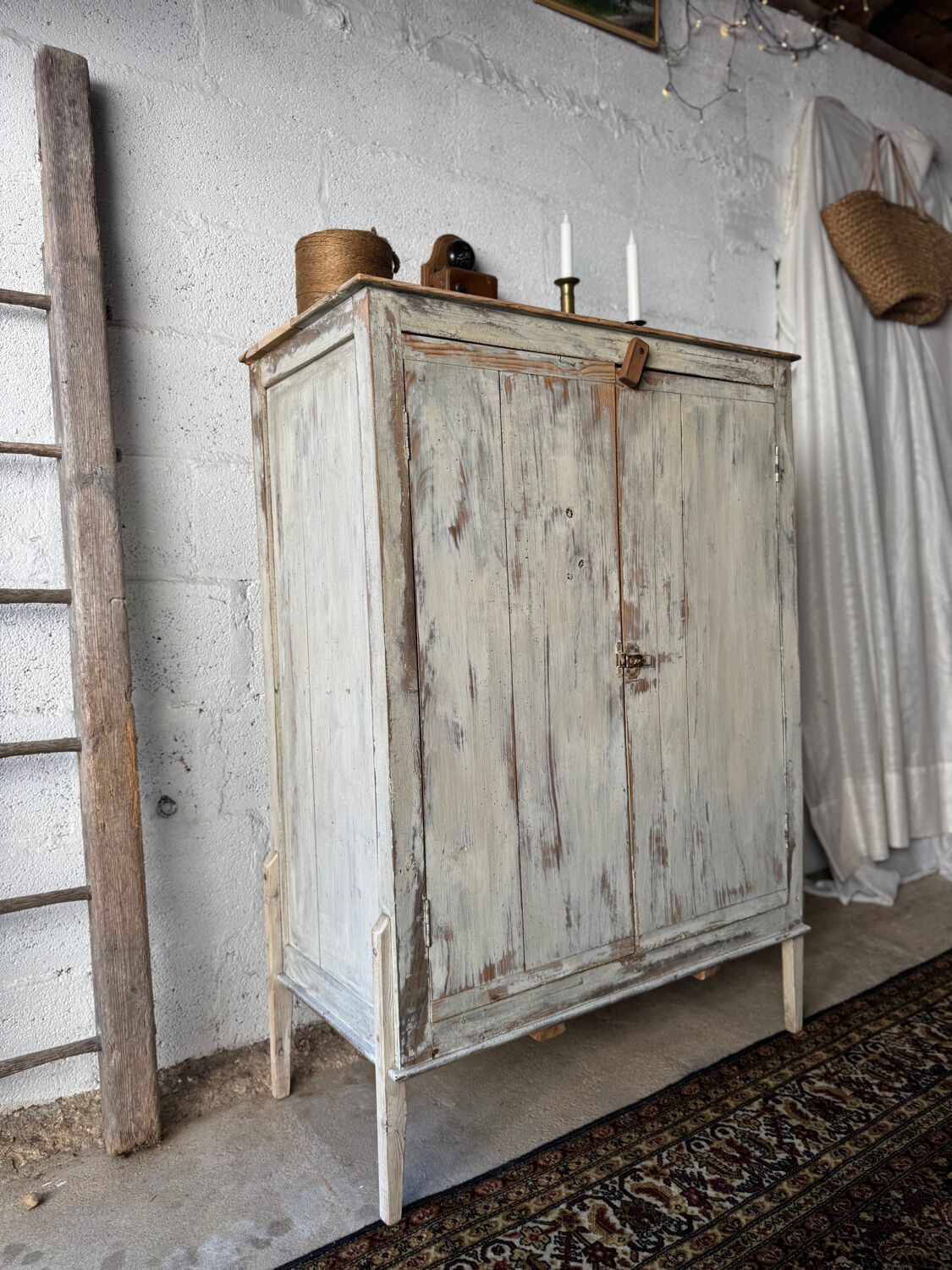 The patinated sideboard