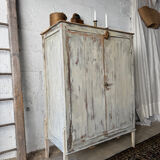 The patinated sideboard