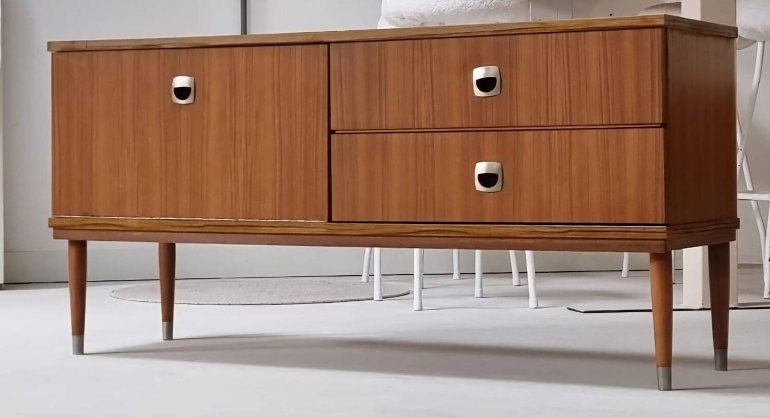 Buffet du milieu du siècle